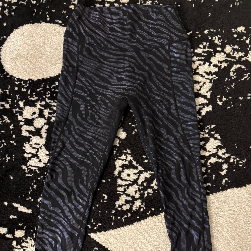 Constantly Varied Gear CVG Zebra Capri Leggings Size M